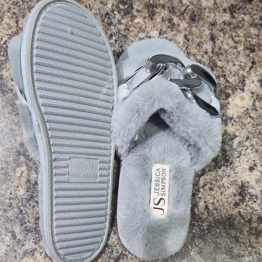 Jessica Simpson Silver and Gray Plush Slippers Size 6-7 - Picture 4 of 10